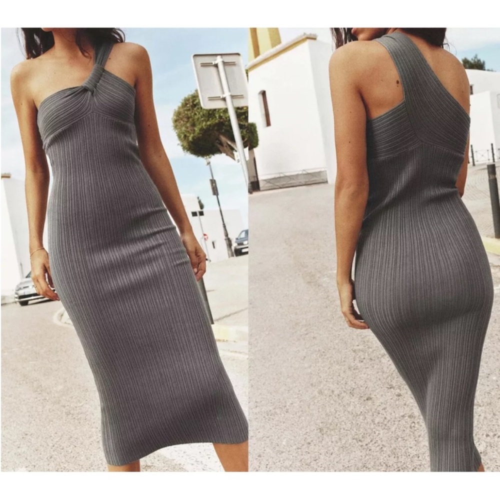Elegant Gray Pleated Dress